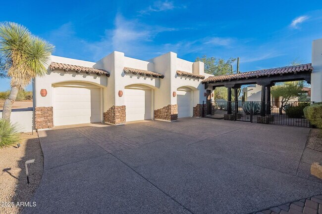 Building Photo - 7845 E Dynamite Blvd