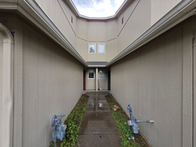 Building Photo - 6452 N Conrad Ln