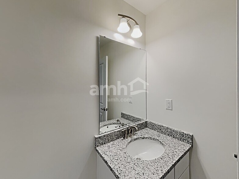 Building Photo - 5034 Twin River Dr