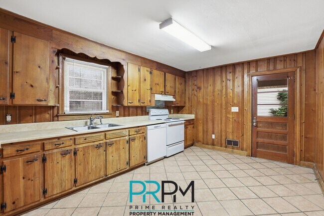 Building Photo - 8 Kathryan Ct