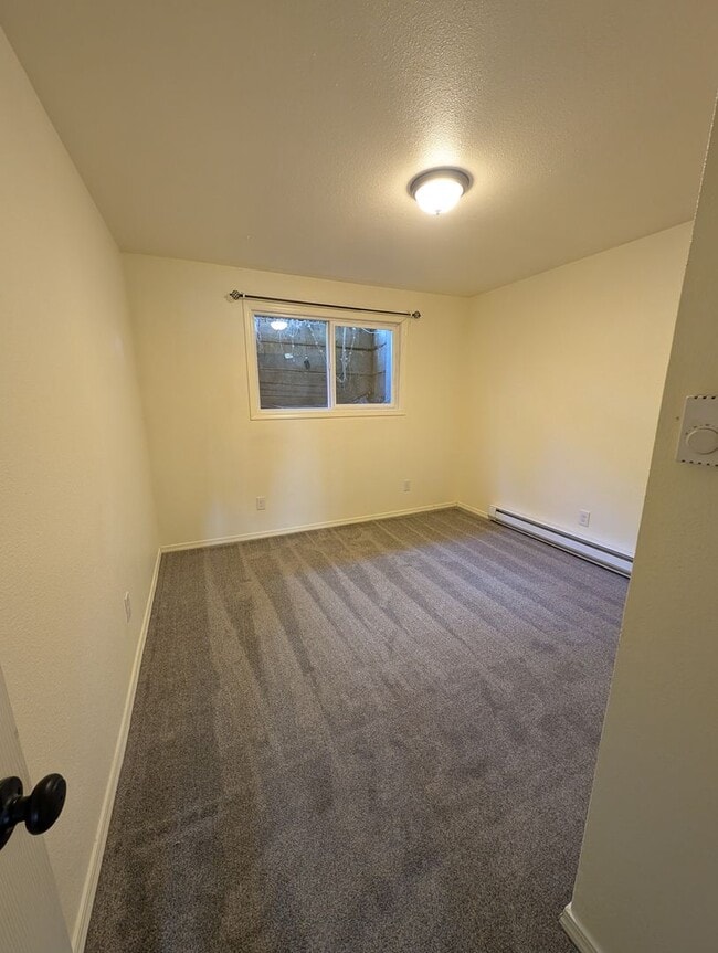 Building Photo - Ianev