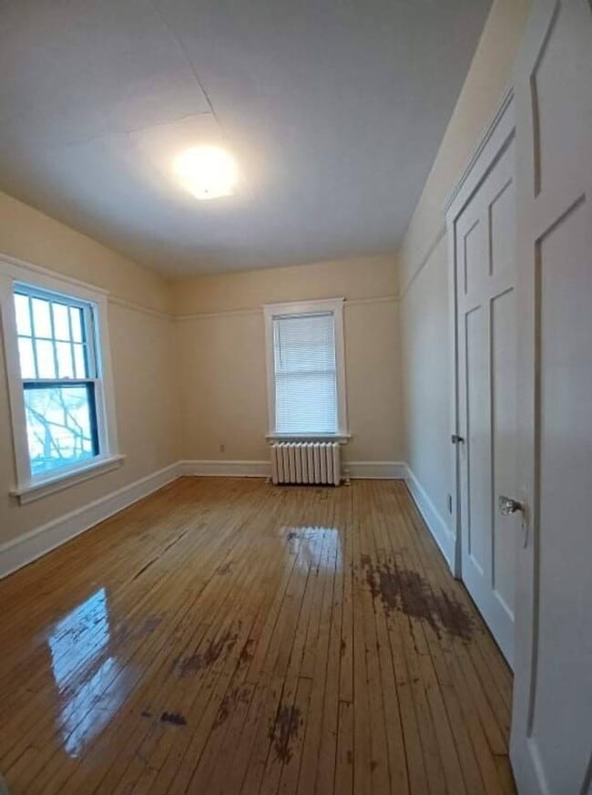 Building Photo - Large Historic 3 Bed House,