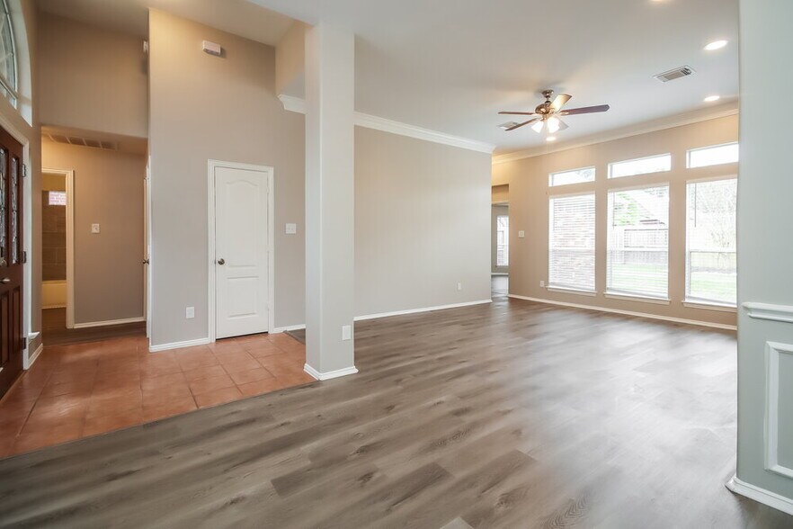 Building Photo - 204 Green Cedar Dr