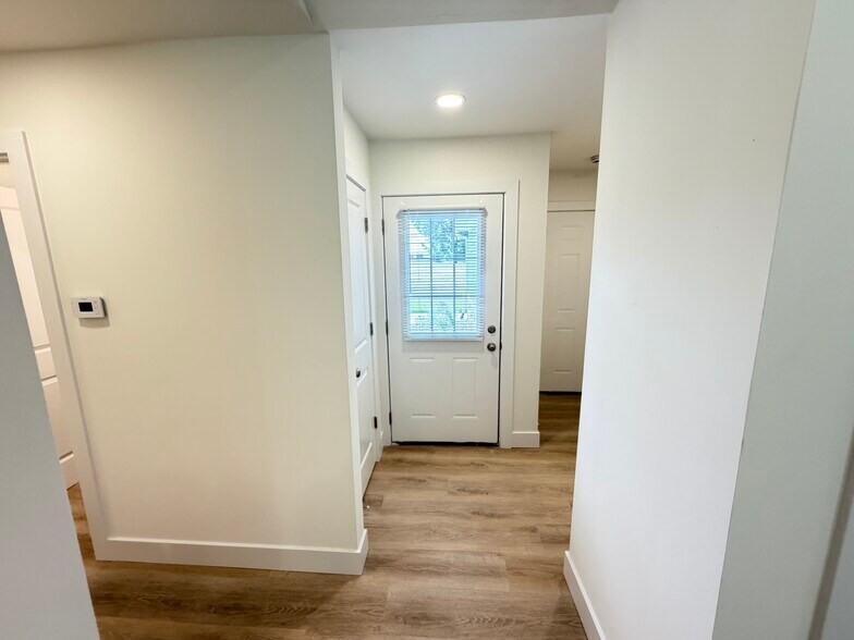 Building Photo - 2130 Carriage Hill Cir