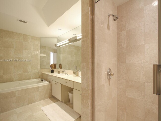 Building Photo - 2000 Island Blvd