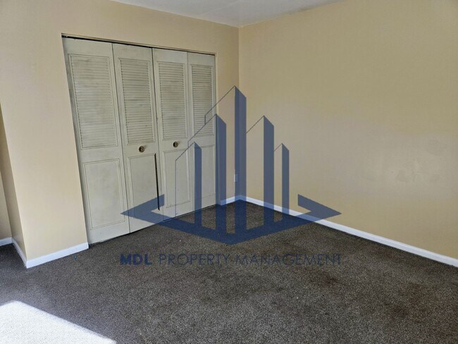 Building Photo - 2215 Weiss St