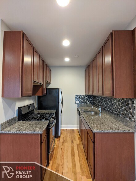 Building Photo - 4616 N Paulina St