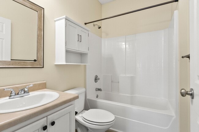 Building Photo - East Tuscaloosa Garden Home in Camden Lake