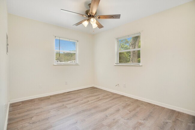 Building Photo - 113 Kendra Ave