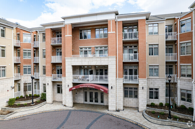 Building Photo - The Views at Hudson Pointe