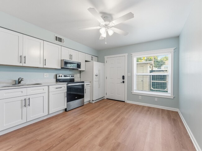 Building Photo - Absolutely stunning executive 2/1.5 townhome in South Tampa