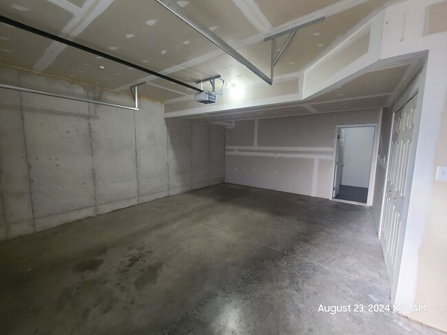 Building Photo - 3 Bedroom Townhouse For Rent in Waynesboro
