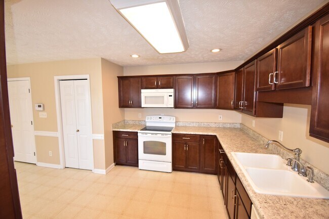 Building Photo - 5607 Walking Trail Way