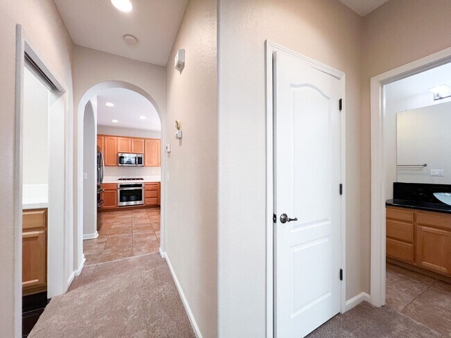 Building Photo - West Sacramento Gem with 3 Bedrooms & 2 Ba...