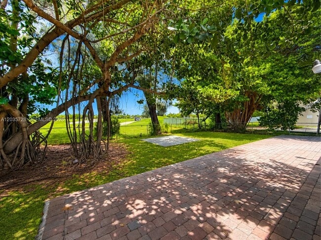Building Photo - 401 S Shore Dr