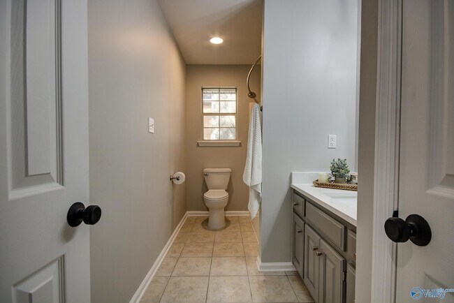 Building Photo - 205 Jarrett Ln