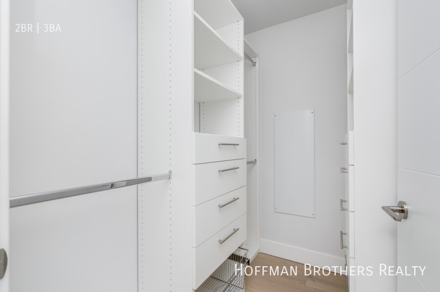 Building Photo - 1415 Reeves St