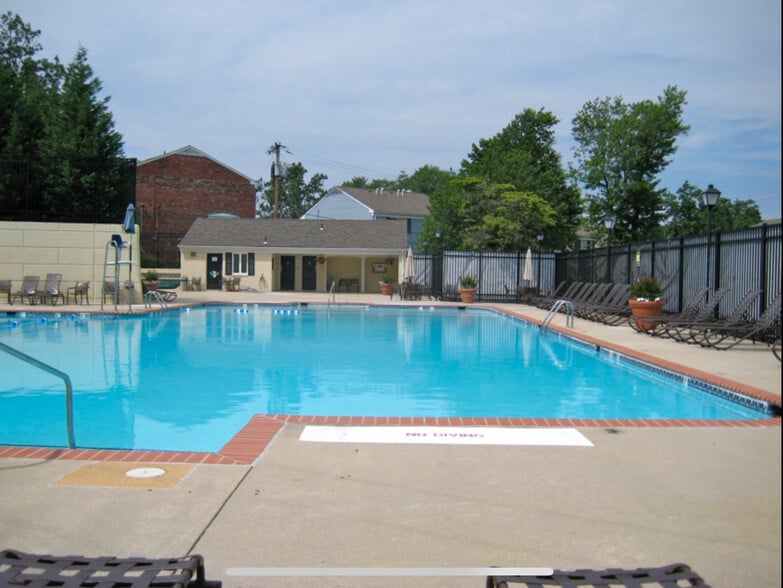 Building Photo - 1549A N Van Dorn St