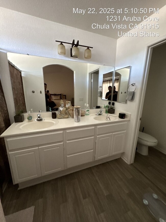 Building Photo - FOR RENT – Modern Townhome in Eastlake