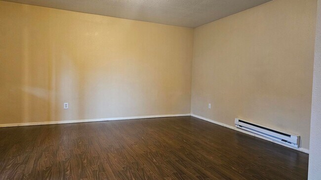 Building Photo - Glendale Duplex