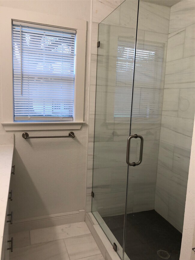 Building Photo - 1346 Chantilly Ln