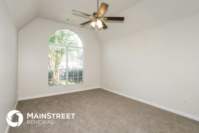 Building Photo - 4451 Lunsford Dr
