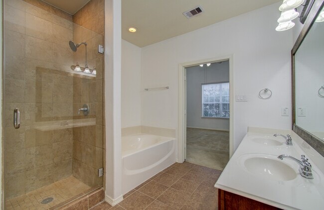 Building Photo - 18731 Cypress Loch Dr