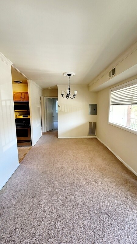 Building Photo - 5616 Crenshaw Rd