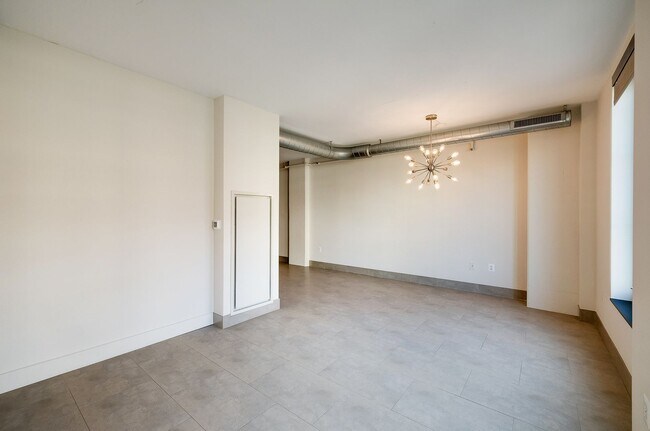 Building Photo - Move-in Ready 1BR 1BA at the Alta is a Min...