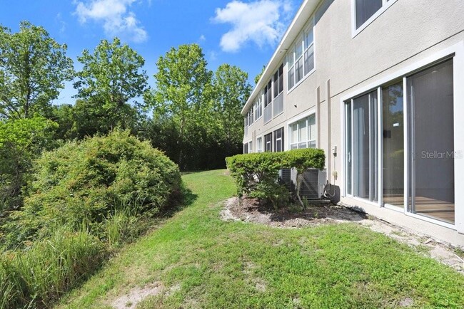 Building Photo - 2050 Park Crescent Dr