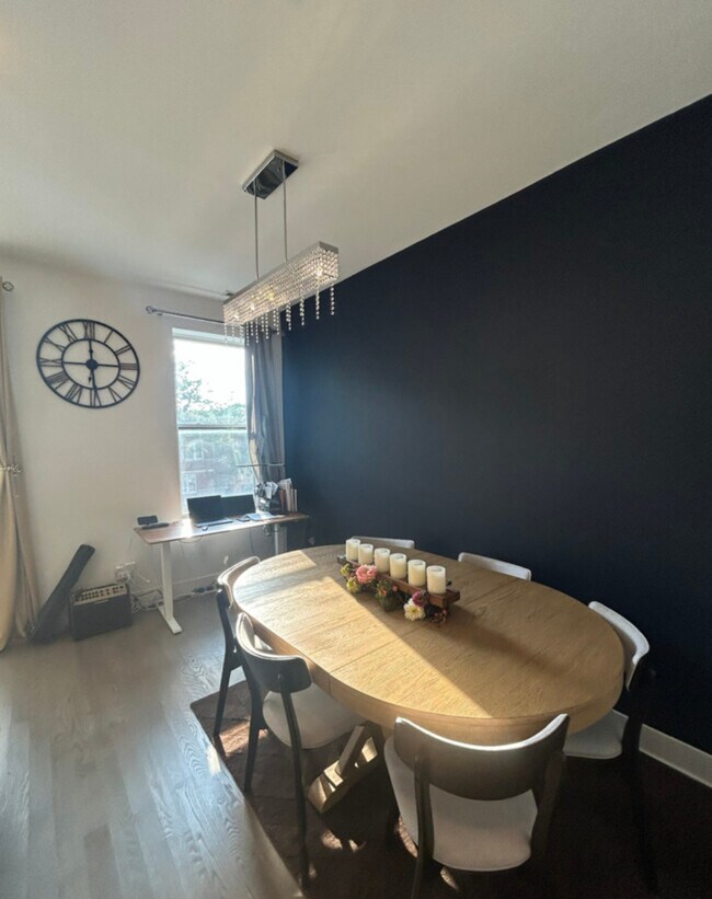 Building Photo - 4111 N Western Ave