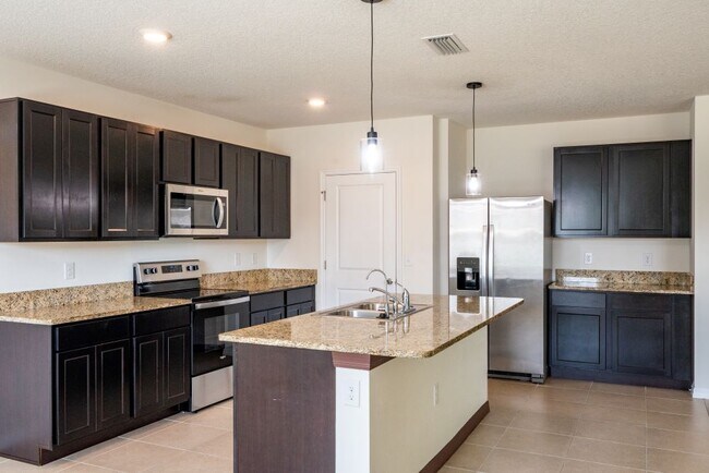 Building Photo - 1555 Ct-50