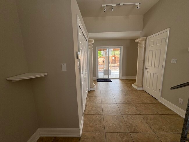 Building Photo - 8612 Eagle Rock Ave NE