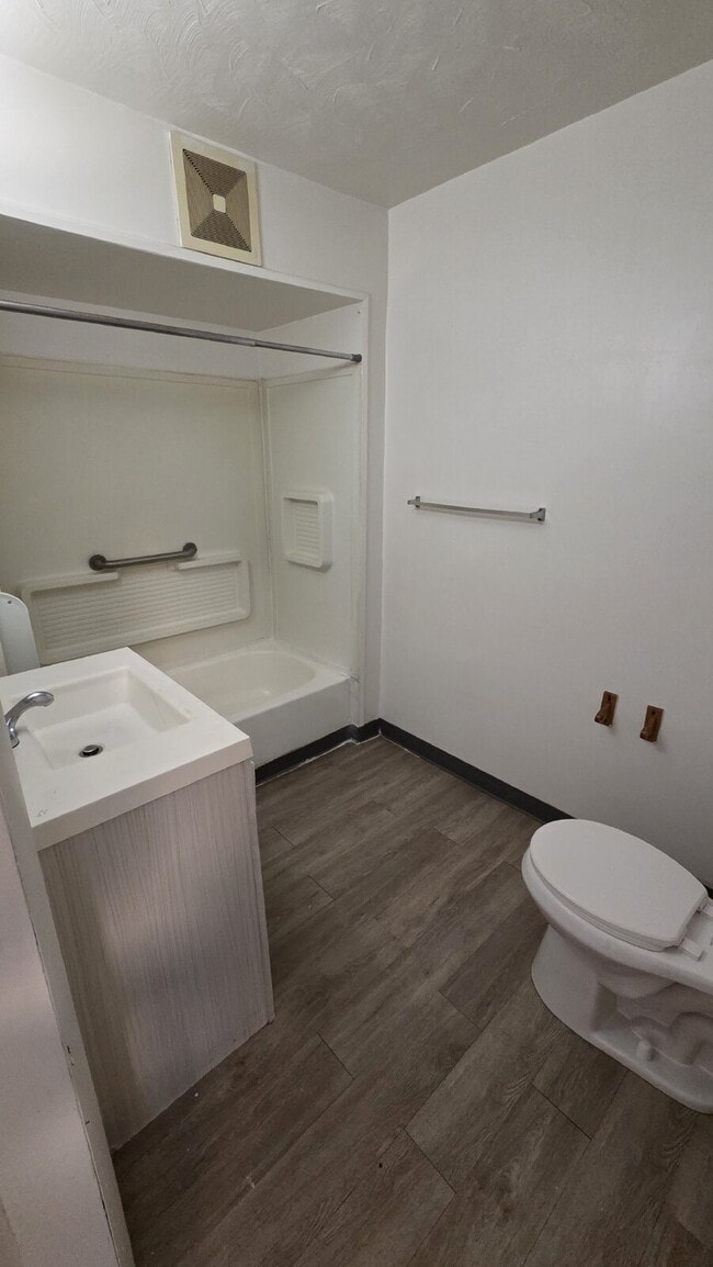 Building Photo - "Ready Now - 1368 Sq Ft of Comfort!"