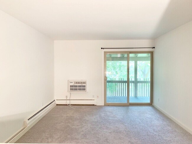 Building Photo - Beautiful 2 Bedroom Two Mile Creek Condo ; Remodeled and Updated right next to Rayback