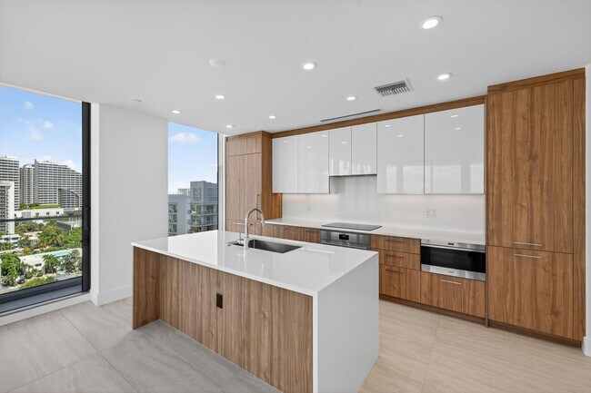 Building Photo - 153 N Seabreeze Blvd