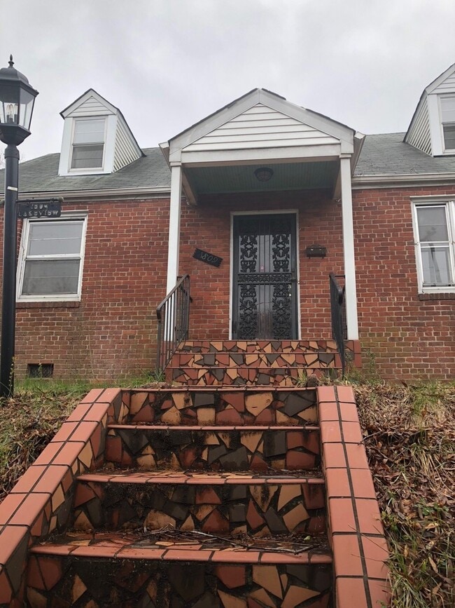 Primary Photo - 1809 Lakeview Ave