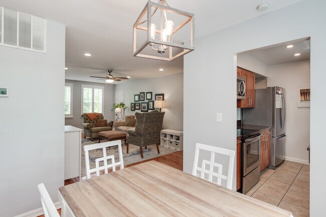 Building Photo - 3281 S Stafford St