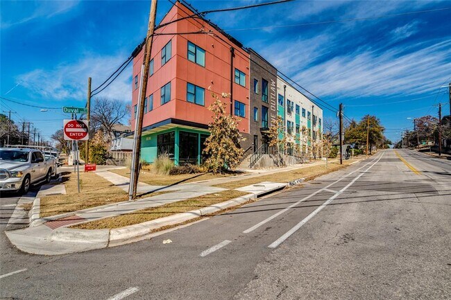 Building Photo - 3000 Duval St