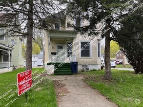 Building Photo - 327 Washburn St
