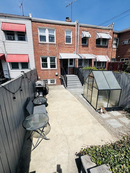 Building Photo - 1911 D St NE