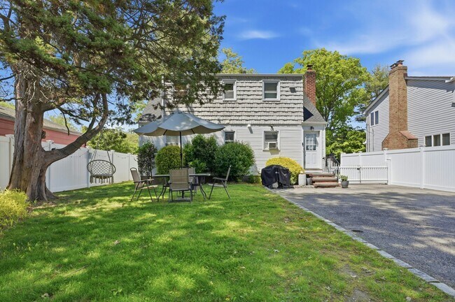 Building Photo - 135 Woolsey Ave