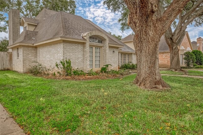 Building Photo - 934 Goldfinch Ave