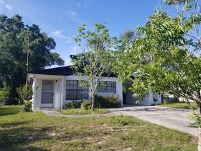 Building Photo - Charm + Plenty of Storage Space-Make this Temple Terrace House A Home!