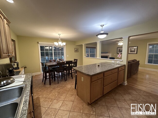 Building Photo - Beautiful, Spacious 4 Bed, 3.5 Bath Home i...