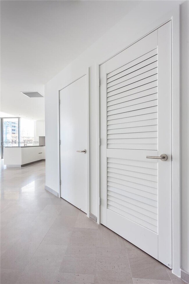 Building Photo - 88 SW 7th St