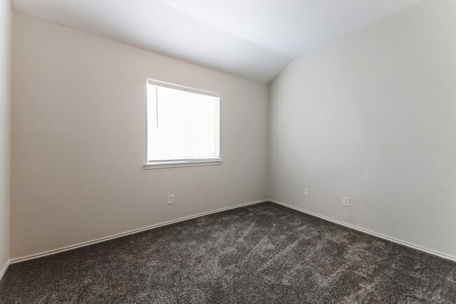 Building Photo - $1,795 4 Bed/2 Bath/2 Garage Ready for Move-in Forney Home in Windmill Farms