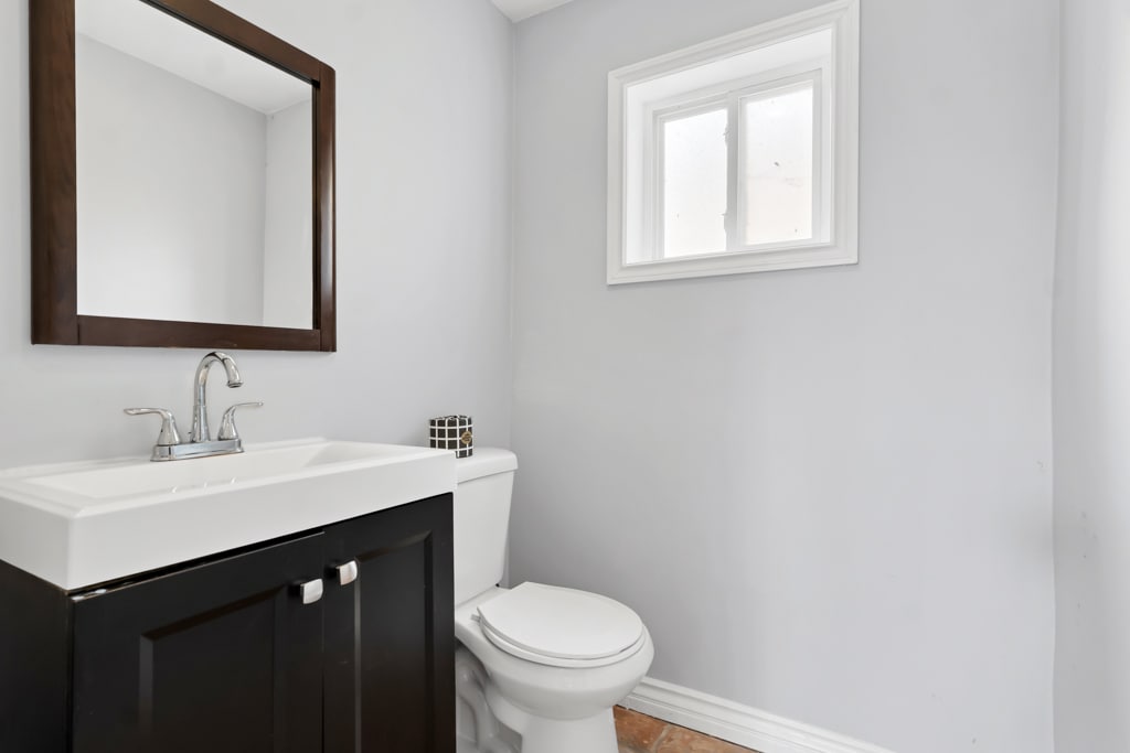 Building Photo - 19419 Oxnard St