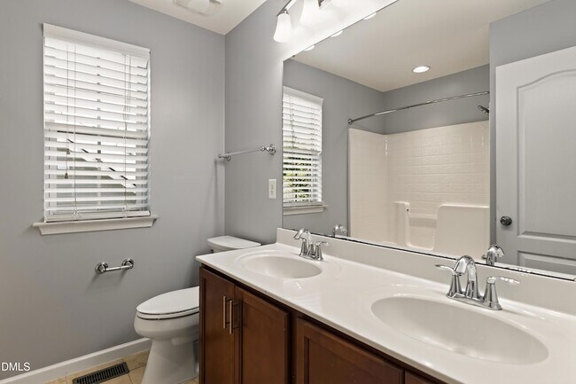Building Photo - 614 Rose Laurel Ct
