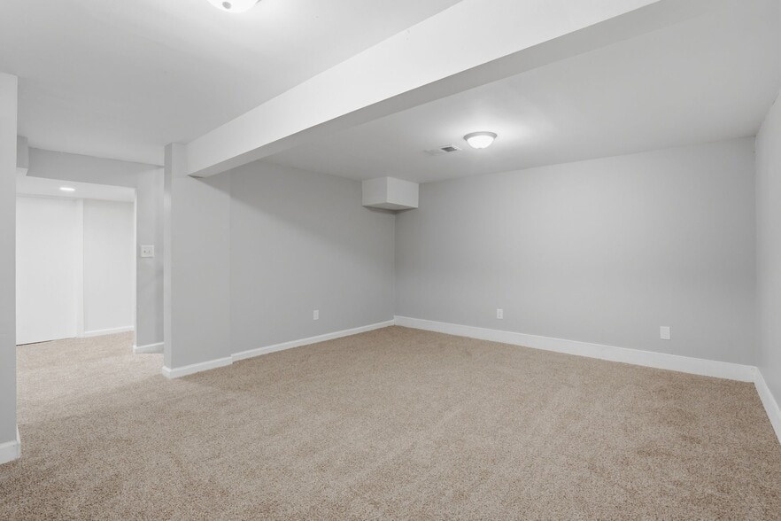 Building Photo - 2603 W 55th St